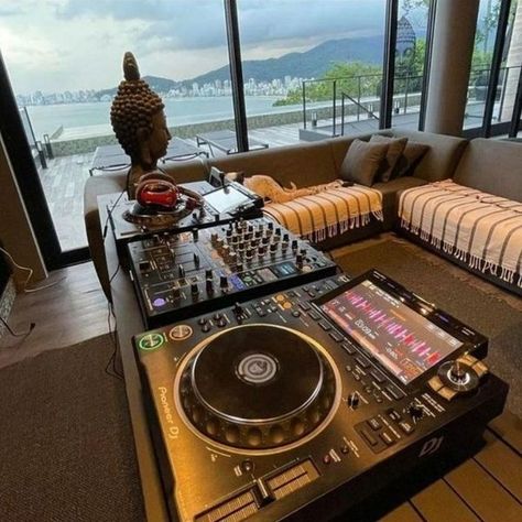 Turntable Furniture Design, Dj Pics, Turntable Setup, Dj Decks, Dj Room, Music Studio Room, Dj Setup, Dream Music, Dj Set