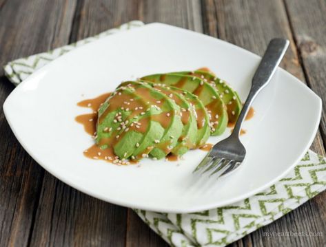 This Asian avocado salad is a very simple side: sliced avocado with an Asian-inspired dressing made using sunbutter or almond butter. Asian Avocado, Keto Avocado Recipes, Avocado Deviled Eggs, Sliced Avocado, Avocado Fries, Egg Free Recipes, Stuffed Avocado Healthy, Easy Salad Recipes, Healthy Foodie