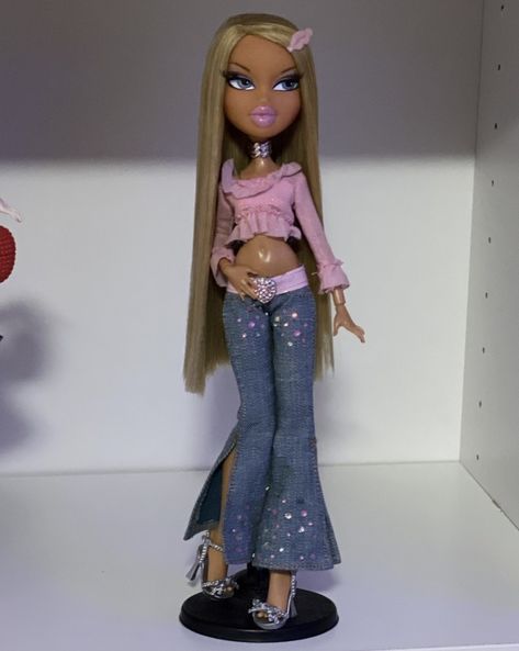 Bratz Doll Outfits, Brat Doll, Bratz Girls, Bratz Inspired Outfits, Barbie Family, Doll Aesthetic, Bratz Doll, Pretty Dolls, 2000s Fashion