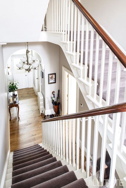 Traditional Victorian Staircase Victorian Staircase Ideas, Terrace Staircase, Scandinavian Foyer, Narrow Entryway Bench, Hallway Green, Home Hallway Decor, Baluster Design, Victorian Stairs, Banister Ideas