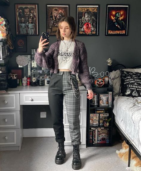 Ariana Magee-Ginn on Instagram: “Battle of the Amelia clash trousers!🖤 which look is your fave? 🖤😈 @lovetootrue Gifted*…” Summer Alternative Outfits Grunge, Lesbian Goth Outfits, Grunge Teacher Outfits, Edgy Teacher Outfits, Edgy Teacher Style, Plus Size Rocker Chic Outfits, Grunge Outfits Edgy Plus Size, Lucas Friar, Grunge Outfits Edgy