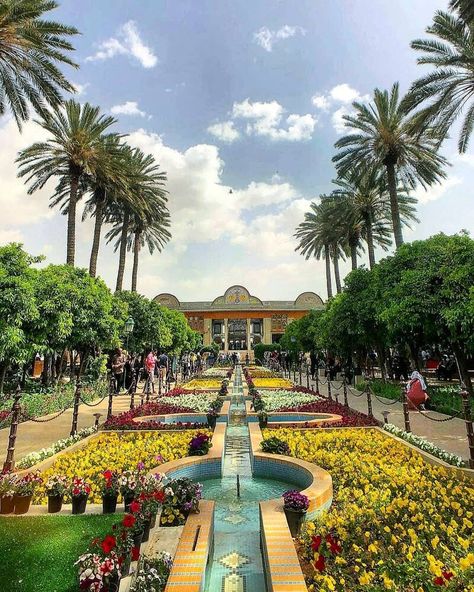 Iran Tourism, Beautiful Iran, Visit Iran, Shiraz Iran, Iran Pictures, Iranian Architecture, Persian Architecture, Persian Garden, Iran Travel