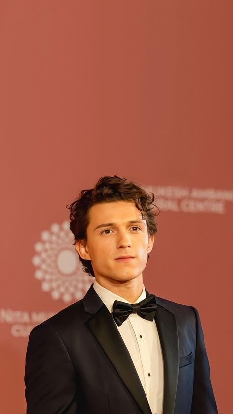 Tom Holland Haircut Long, Tom Holland Curly Hair Glasses, Tom Holland New Hair, Tom Holland 2024, Tom Holland Hairstyle, Tom Holland Long Hair, Tom Holland Face, Tom Holland 2023, Tom Holland Photoshoot