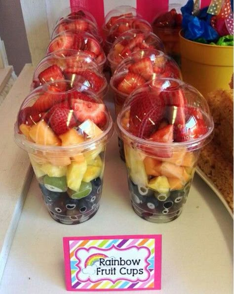 Fruit cups Rainbow Fruit Cups, Candy Land Birthday Party, Resep Salad, Rainbow Fruit, Candyland Birthday, Candyland Party, Fruit Cups, Rainbow Birthday, Fruit Snacks