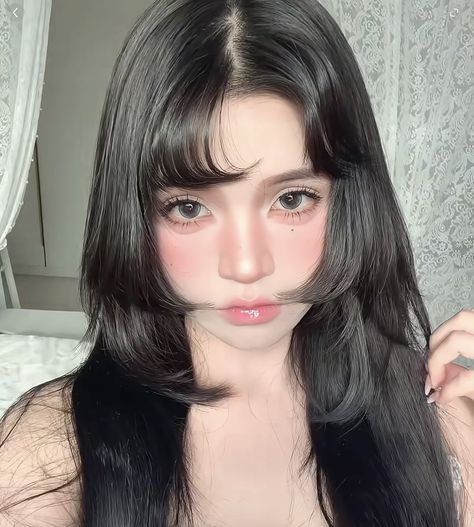 Hime Haircut Round Face, Curly Hime Haircut, Hime Haircut Curly, Hime Cut With Layers, Blonde Hime Cut, Curly Hime Cut, Hime Cut Long Hair, Hime Bangs, Hime Haircut