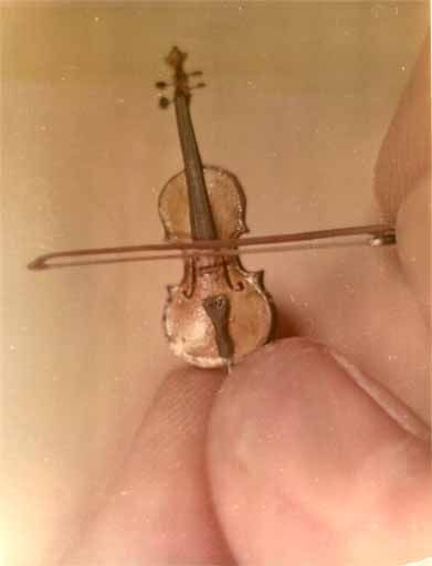 Smallest Violin, Tiny Violin, Color Melon, Worlds Smallest, Learn Violin, Mini Things, Tiny Treasures, String Instruments, Xiamen