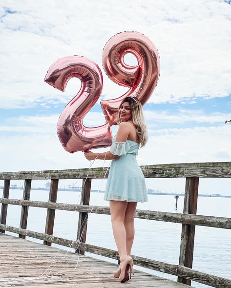 Number Balloons Photoshoot, Rose Gold Number Balloons, Number Balloons Birthday, Gold Number Balloons, Company Anniversary, Foil Number Balloons, Balloon Pictures, Balloon Shop, Rose Party