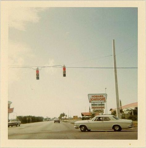 Damien Chazelle, Fotografi Vintage, Polaroid Pictures, Vintage Americana, Old Car, Retro Aesthetic, New Wall, Gas Station, Aesthetic Vintage