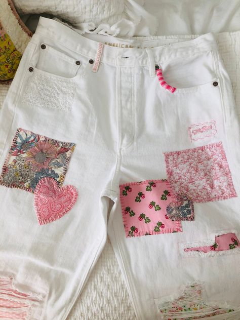 White boyfriend denim jeans, size US 8 (American Eagle repurposed denim) Handmade patches and embroidery Ready to send or made to order in any size. ibelieveinpink is a lifestyle brand designed to  evoke emotion. Colour creates emotion and inspires a positive attitude... Each pair of denim is uniquely embroidered and patched and distressed to create a one of a kind product. All denim is repurposed ,laundered and in great condition.   A Denim Revival! Choose my posted sizes and styles, or message White Pants Embroidery, Embroidered White Jeans, Heart Embroidered Jeans, White Jeans Diy, Hoco Overalls, Sisterhood Retreat, Handmade Patches, Senior Jeans, Repurposed Denim