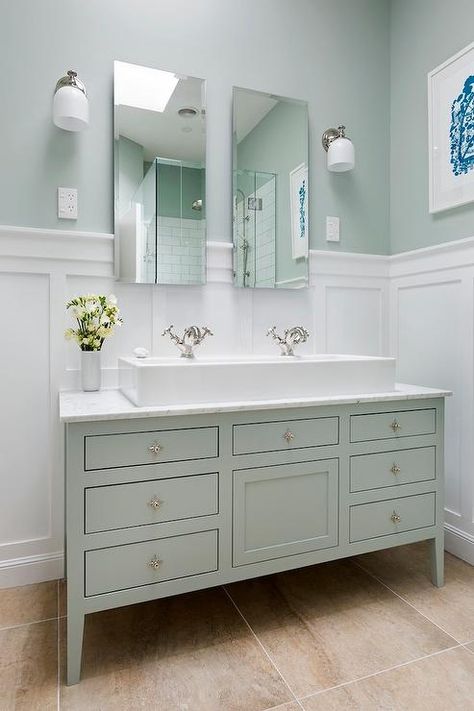 White and Green Bathroom Ideas - Transitional - Bathroom Seafoam Green Bathroom, Hampton Style Bathrooms, Hamptons Style Bathroom, Light Green Bathrooms, Mint Green Bathrooms, Mint Bathroom, Green Bathroom Vanity, Styl Hampton, Green Vanity