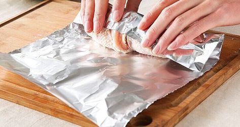 Kitchen Foil, Aluminium Kitchen, Food Pack, Aluminium Foil, Western Food, Family Kitchen, Baking Paper, Wrap Recipes, Food Safety