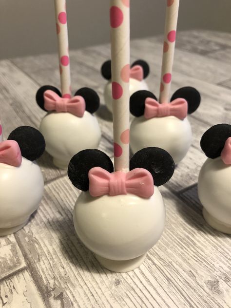 Minnie Mouse Pop Cakes, Oh Twodles Cake Pops, Minnie Mouse Cake Pops Diy, Mini Mouse Cake Pop, Minnie Mouse Cakepops, Minnie Cake Pops, Baby Minnie Mouse Cake, Mickey Mouse Cake Pops, Mickey Cake Pops