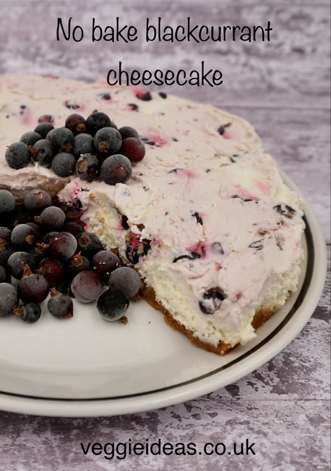 Easy no bake cheesecake recipe #cheesecake #cheesecakerecipe #nobakedesserts #nobakecheesecake #nobakerecipes #dessert dessertrecipe #easydessert #easydessertrecipes Blackcurrant Cheesecake, Protein Blueberry, No Bake Cheesecake Recipe, Patisserie Vegan, Protein Cheesecake, Easy No Bake Cheesecake, Cheesecake Toppings, Ginger Biscuits, Dessert Simple