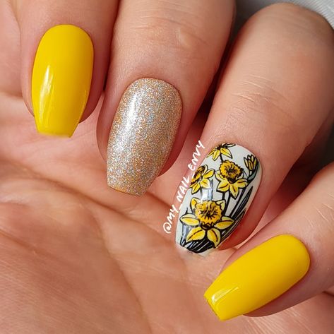 Daffodil Nails, Nail Art Designs Diy, Yellow Nails, Floral Nails, Flower Nails, How To Do Nails, Daffodils, Spring Nails, Gel Polish