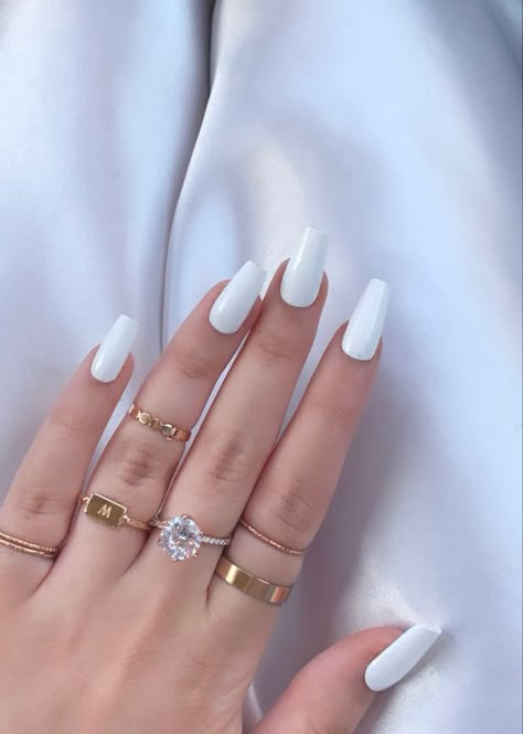 White Simple Nails Short, Solid Color Nails White, White Inspo Nails, Full White Nails, White Arclyc Nails, Cute White Nail Ideas, Solid White Nails, Nails White Background, White Naildesign