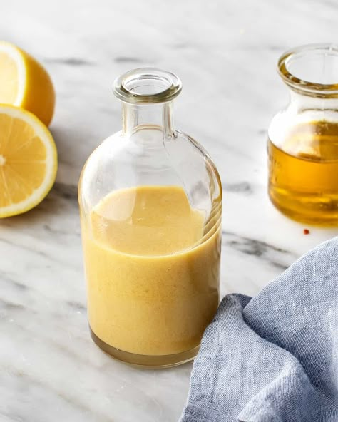 This homemade honey mustard dressing is SO easy and delicious! Made with just 5 ingredients, it's lightly creamy, spicy, sweet, and tangy. Toss it on salads, or use it as a dipping sauce. | Love and Lemons #honeymustard #mealprep #dressing #healthy Salad Dressing Vinaigrette, Hamburger Sauce, Honey Dijon Dressing, Honey Mustard Salad Dressing, Dressing Vinaigrette, Green Bean Salad Recipes, Dairy Free Lunch, Dijon Dressing, Homemade Italian Dressing