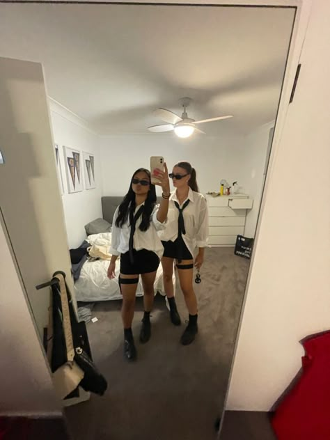 Men In Black Costume For Women Duo, Mafia Halloween Costumes Women, Men In Black Halloween Costume Girl, Halloween Mafia Girl, Men In Black Girls Costume, Secret Agent Halloween Costume, Maffia Party Outfit Woman, Fbi Costume Woman, Men In Black Halloween Costume Women