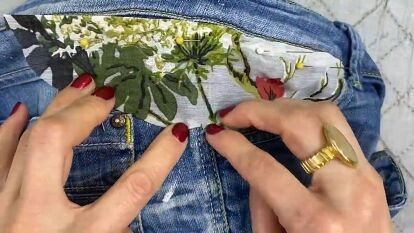 This is a guide on how to embroider jeans. Learn how to embroider flowers on jeans in this step-by-step tutorial. Embroider Jeans, Embroidered Jeans Diy, Zig Zag Scissors, Flower Jeans, Straight Pins, Fabric Scissors, Flower Patch, Jeans Diy, Old Jeans