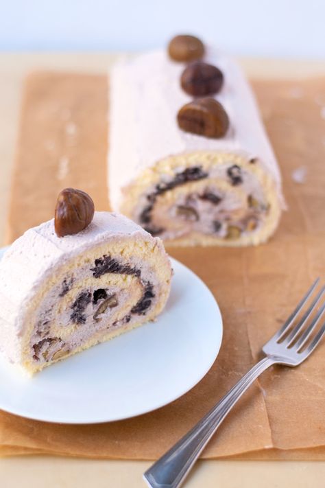 Red Bean Cake Recipe, Red Bean Recipes, Hawaiian Treats, Red Bean Cake, Japanese Roll Cake, Black Bean Cakes, Red Beans Recipe, Sponge Cake Roll, Sweet Red Bean Paste