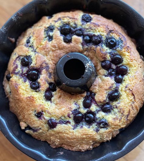 Blueberry Breakfast Cake Abc Cake, Cake Receipe, Boxed Cake Mixes Recipes, Blueberry Breakfast Cake, Berry Compote, Blueberry Breakfast, Duncan Hines, Cake Mixture, Blueberry Cake