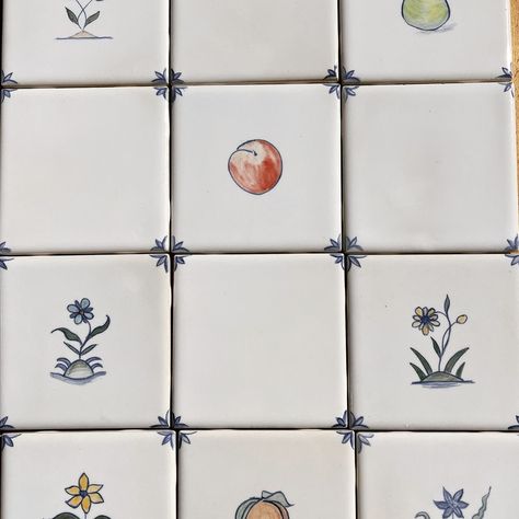 moodboard via @pinterest Fruit Tiles Kitchen Backsplash, Hand Painted Tiles Diy Tutorials, Handmade Kitchen Tiles, Diy Delft Tile, Delft Tile Backsplash, Antique Backsplash, Vintage Tile Backsplash, Hand Painted Tiles Diy, Painted Kitchen Tiles