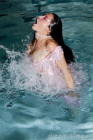 Splashing Out Of Water Female Laying Down Pose, Woman Coming Out Of Water, Person In Water Drawing, Splashing Water Photography, Coming Out Of Water, Sky Portrait, Photo Splash, Ap Portfolio, Underwater Portrait