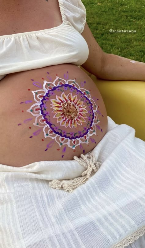 Painted Belly Maternity Photos, Painting On Pregnant Belly, Paint Pregnant Belly, Pregnant Belly Drawing, Baby Belly Paintings, Painted Pregnant Belly, Belly Bump Painting, Maternity Belly Painting, Belly Painting Pregnant