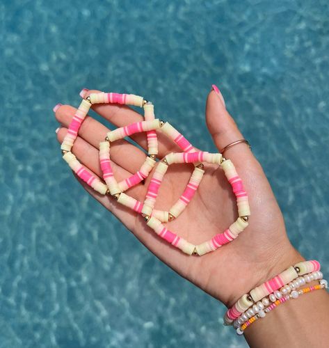 This is a super cute tropical clay heishi bracelet. Is handmade with a specific pattern to resemble a hibiscus flower. Has a mix of pinks and yellows perfect for the vibrant bracelet theme! Perfect for long  sun-filled days, and tropical vibes! Is roughly 6.5 inches, and beaded on a stretchy string. Hawaiian Beaded Bracelets, Clay Bead Bracelet Ideas Tropical, Hawaiian Clay Bead Bracelets, Clay Bead Bracelet Pink, Braclets Ideas Clay Beads, Bracelets Clay, Clay Bead, Clay Bead Jewelry, Hawaiian Bracelets