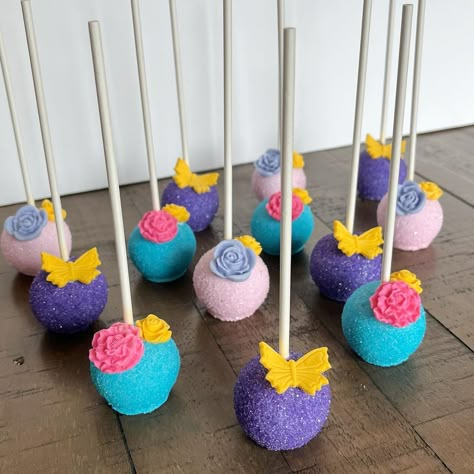 Encanto Birthday Party Treats, Encanto Cake Pops, Encanto Treats, Encanto Theme, Encanto Birthday, Encanto Party, Rapunzel Birthday Party, Birthday Sweets, Cake Table Birthday