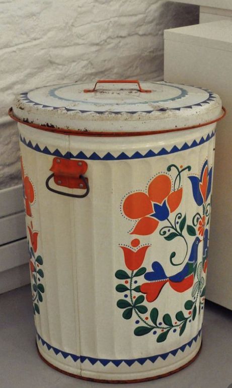 Painted Trash Cans, Limestone House, Painted Furniture Designs, Kitchen Trash, Whimsical Home, Kitchen Trash Cans, Upcycled Home Decor, Painting Furniture Diy, Blanket Storage