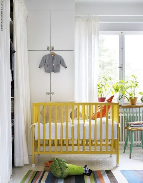 Bright crib for a vibrant nursery Painting A Crib, Yellow Crib, Nursery Style, Yellow Bedroom, Beautiful Nursery, Gender Neutral Nursery, Baby Bedroom, Nursery Inspiration, Baby's Room