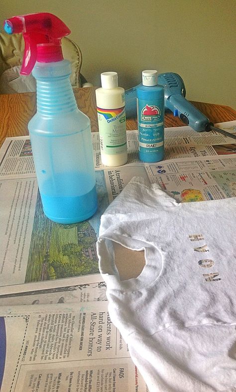 How to make your own fabric spray paint! I used fabric paint and a 1:1 ratio with water.  Worked perfectly! Spray Paint Shirt, Make Your Own Fabric, Fabric Spray Paint, Fabric Paint Shirt, Ty Dye, Textile Medium, Diy Spray Paint, Tshirt Painting, Paint Shirts