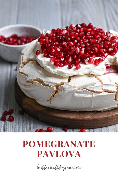 pavlova with pomegranate curd, whipped cream and pomegranate arils Pomegranate Recipes Dessert, Pomegranate Curd, Christmas No Bake Treats, Christmas Pavlova, Pomegranate Recipes, Pavlova Recipe, Berry Fruit, No Bake Treats, Pavlova