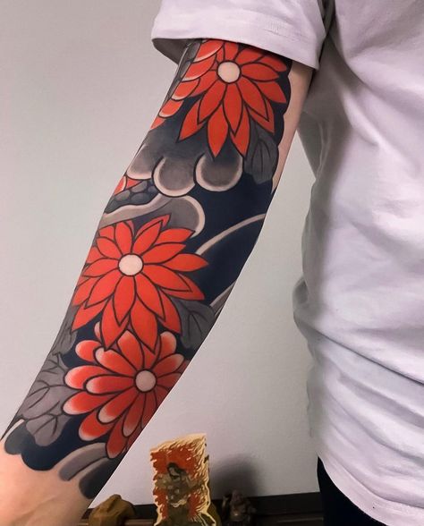 Japanese Ink on Instagram: “Super cool Japanese tattoo sleeves by @shwedtattooer. Swipe to the side to see both sleeves! Which one is your favorite (1 or 2)? #irezumi…” Japanese Coverup Tattoo, Japanese Side Tattoo, Arm Japanese Tattoo, Black Out Sleeve, Japanese Blossom Tattoo, Irezumi Sleeve, Japanese Sleeve Tattoo, Tatuajes Irezumi, Japanese Tattoo Sleeve