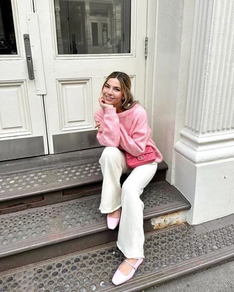 5 Spring Shoe Colors That Are Transformative | Who What Wear Pink Flats Outfit, Flats Outfit, Pink Flats, Tan Shoes, Spring Pastels, Footbed Sandals, Colorful Shoes, Navy Shoes, Style Pink