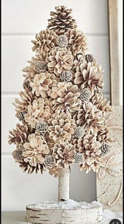 Vika Papper Jul, Pinecone Decorations, Pine Cone Christmas, Pinecone Crafts Christmas, Wishes Christmas, Pine Cone Christmas Tree, Pine Cone Art, Winter Centerpieces, Tree Themes