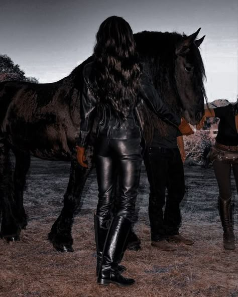 Goth Equestrian, Action Movie Aesthetic, Goth Cowgirl, Woman Riding Horse, Mafia Princess, Horse Photography Poses, Female Horse, Riding Aesthetic, Horse Riding Aesthetic