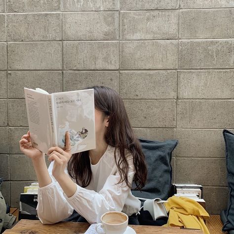 Girl Reading Book, Korean Photo, Korean Japanese, Lifestyle Aesthetic, Korean Aesthetic, Uzzlang Girl, Reading A Book, Japanese Aesthetic