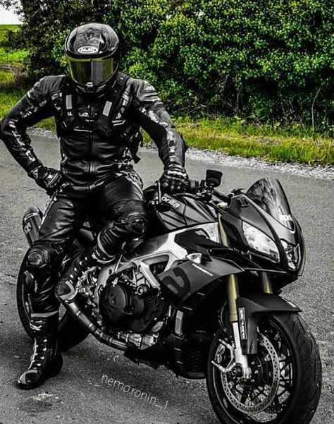 Biker Outfit Men Motorcycles, Motorcycle Suits Men, Motorcycle Leathers Suit, Motorcycle Guy, Hot Biker Guys, Biker Photography, Bike Leathers, Motorbike Leathers, Biker Aesthetic