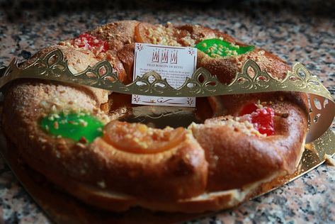 8 Spanish Christmas Traditions You Need to Know Spanish Christmas Traditions, Christmas In Spain, Christmas Breads, Madrid Food, Traditional Christmas Food, Spanish Christmas, Christmas Bread, Seasonal Treats, Christmas Menu