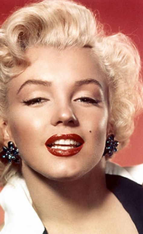 We Know Which Classic Hollywood Actress You Are Based On One Question Marilyn Monroe Makeup, Shakespeare In Love, Eyeshadow Tips, John Frieda, Lip Contouring, Hair Locks, Celebrity Makeup Artist, Norma Jean, Old Hollywood Glamour