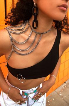 Chain Reference, Chain Outfit, Fair Outfit, Rad Clothes, Diy Vetement, Looks Party, Festival Looks, Body Chain Jewelry, Mode Inspo