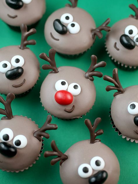 Brown Frosting, Cupcakes Bonitos, Jul Kaka, Reindeer Cupcakes, Christmas Cupcakes Recipes, Yummy Christmas Treats, Recipes Tutorials, Cupcakes Decorados, Christmas Sweets