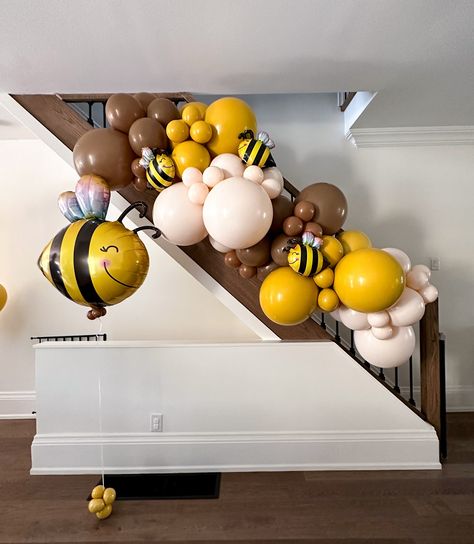 🐝 This bee-themed balloon garland is the perfect addition to any intimate celebration, creating a charming and unique atmosphere that’s sure to have everyone buzzing with excitement!🐝 . . . #torontoballoons #gtaballoons #gtaballoonsdelivery #kleinburgballoons #mississaugaballoons #northyorkballoons #beeballoons #beebirthday #beebirthdayparty #balloongarland #organicballoongarland Bee Balloon, Balloon Tree, Bee Birthday Party, Balloon Artist, Party At Home, Bee Birthday, Bee Baby Shower, Free Event, Bee Theme