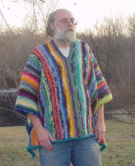 Hippy santa in a poncho Mens Crochet Poncho, Crochet Poncho Men, Mens Crochet, Granny Square Poncho, Poncho Men, Poncho Patterns, Saori Weaving, Knitwear Style, Boho Men