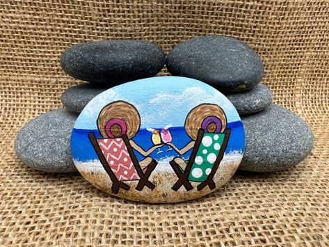 Retirement Life Painted Rock Beach Cocktails Decorative - Etsy Couple Cocktails, Hand Painted Rocks Ideas, Painted Rock Designs, People Enjoying Life, Bottles Painting, Retirement Life, Beach Cocktails, Rock Painting Tutorial, Rock Beach