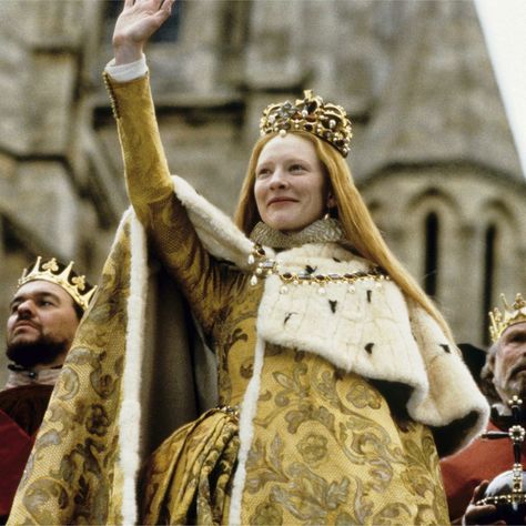 Elizabeth Movie, Cate Blanchett Films, Elizabeth 1998, History Queen, Royalty Fashion, Yellow Costume, Tudor Era, English Royal Family, Tudor History