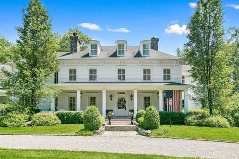 Colonial House With Front Porch, Colonial With Front Porch, Southern Colonial Homes, House With Front Porch, Federal Style House, Colonial Revival House, Southern Colonial, White Colonial, Remote Location