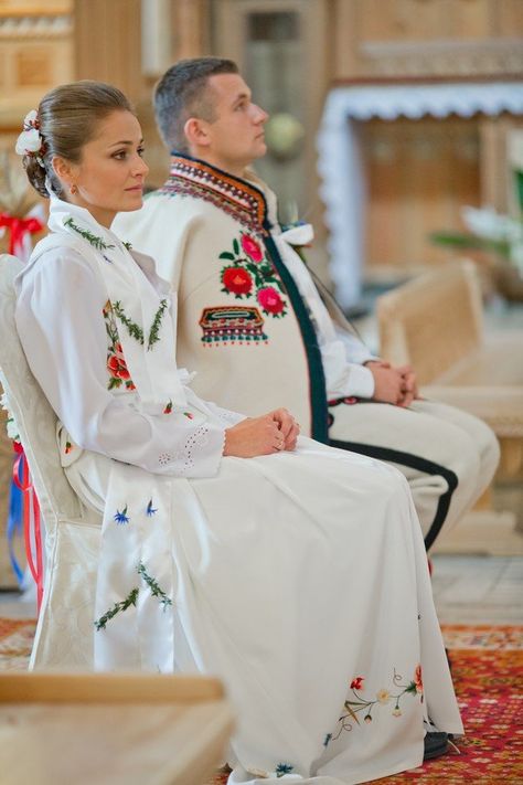 Goralskie wesele. Polish Highlander wedding Folk Wedding Dress, Polish Wedding Traditions, Polish Traditional Costume, Zakopane Poland, Polish People, Polish Clothing, Polish Heritage, Polish Wedding, Folk Wedding