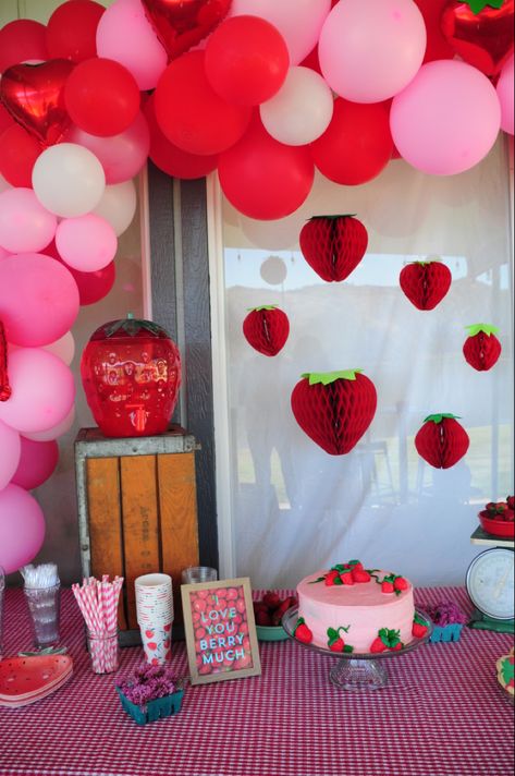 My Berry First Birthday Table Decorations, Strawberry Candy Table, Strawberry Centerpiece Ideas, Aunt Duties, Berry Birthday, Baby First Birthday Themes, Strawberry Shortcake Birthday, Strawberry Shortcake Party, Strawberry Birthday